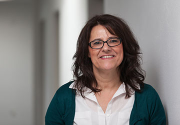 Portrait von Gabriele Specker, Ansprechpartnerin bei Clean Logistik Jäger. Ihr Experte für KLT-Logistik, Reinigung & Transportlösungen.